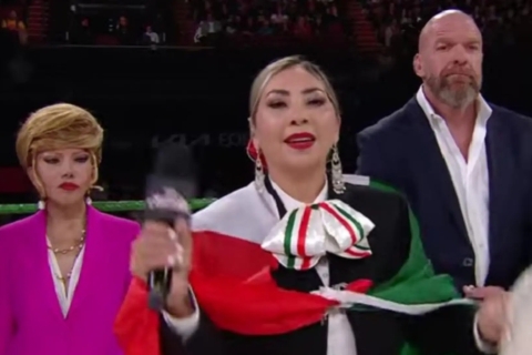 Deyra Barrera se disculpa tras equivocarse en el Himno Nacional durante evento de lucha libre en EE. UU.