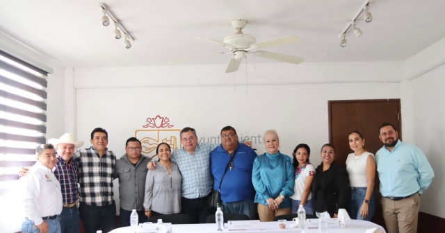 Toma protesta alcalde de Jiutepec a ayudante de la colonia Josefa Ortiz de Domínguez