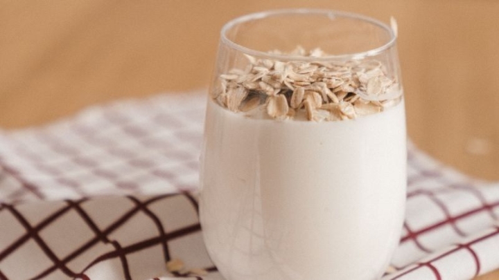 Agua de avena con canela, disfruta de una bebida más saludable dentro de tu comida