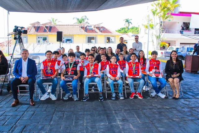 Cuernavaca refrenda su compromiso con el deporte con reconocimiento a campeones nacionales de flag football