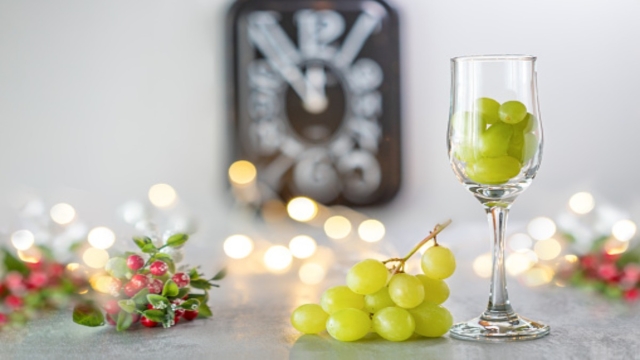Descubre el origen de la tradición de comer 12 uvas para recibir el año nuevo