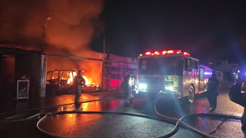 Atendi&oacute; PC Jiutepec incendio en un taller mec&aacute;nico en colonia Miguel Hidalgo