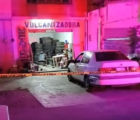 Atacan a dos hombres en una vulcanizadora