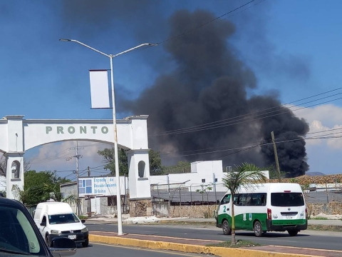 Vecinos de Galeana aseguran que es común la quema de basura que genera humo en esa colonia, sin que la autoridad aplique la ley correspondiente.