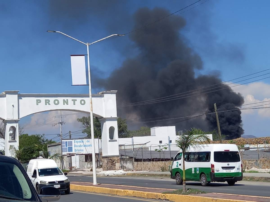 Vecinos de Galeana aseguran que es común la quema de basura que genera humo en esa colonia, sin que la autoridad aplique la ley correspondiente.
