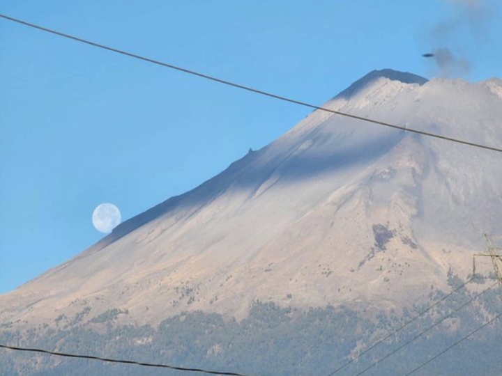 Captan a ¿un OVNI? sobre el volcán Popocatépetl