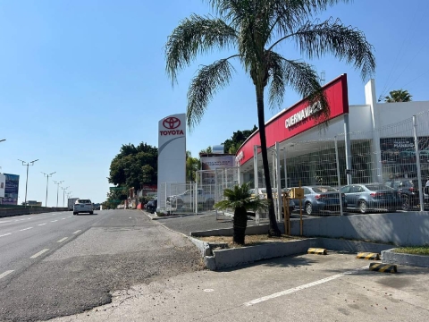 ¡Se robaron ocho camionetas!