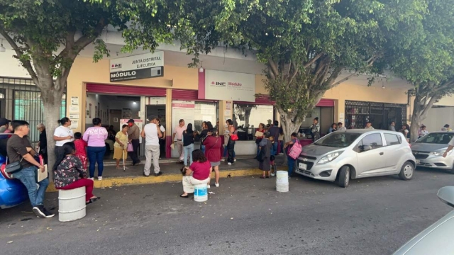 El INE en Cuautla ha estado atendiendo a alrededor de 800 personas al día desde la semana pasada.