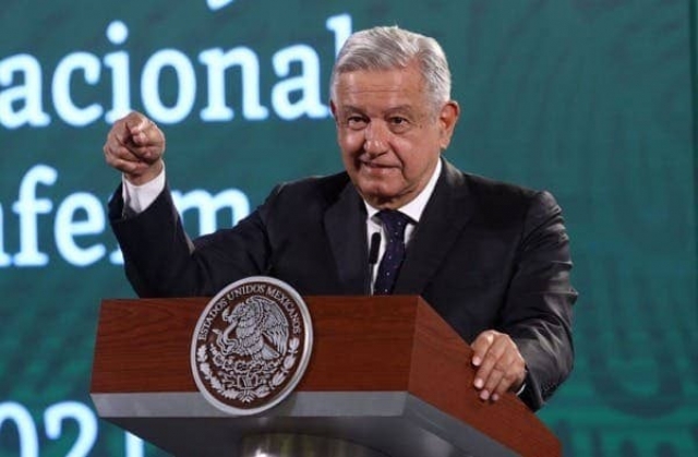 “Si no le gusta al director del INE que yo hable de la compra de votos, es su problema” - AMLO