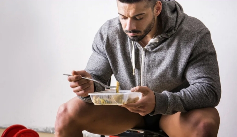 Los 8 mejores alimentos para aumentar masa muscular, según expertos en nutrición