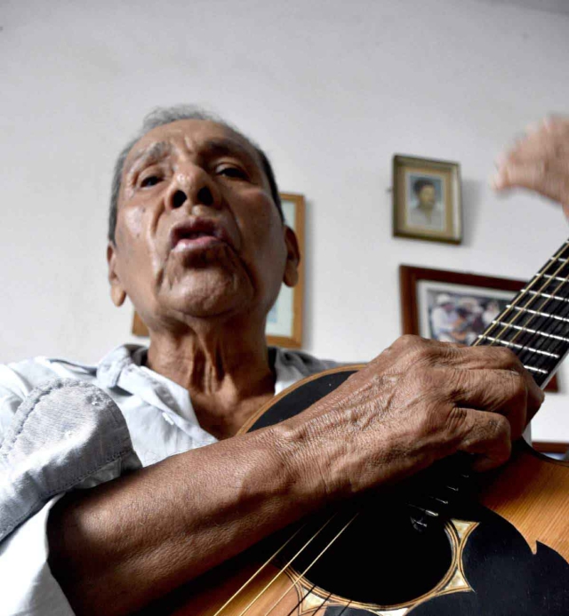 Delfino, corridista y cantador