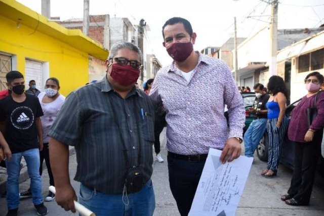 El candidato suplente (izquierda) consideró que le correspondería ser el propietario en la primera regiduría de Morena, que obtuvo el triunfo en las elecciones y por ello tiene altas probabilidades de ser incluida en el ayuntamiento. 