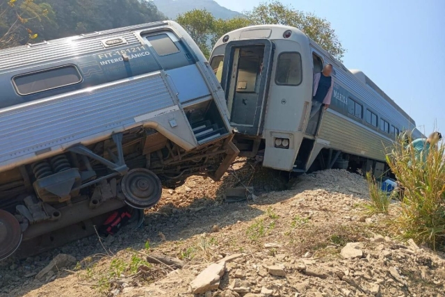 Descarrilamiento del Tren Interoce&aacute;nico en Oaxaca deja 13 muertos
