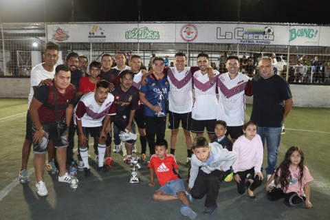 El Servicio El Abuelo recibió trofeo por su esfuerzo y calidad.