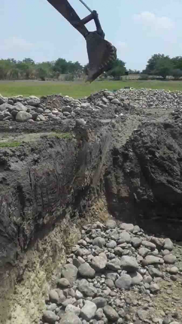 Tratarán de tapar al menos dos de los tres orificios.