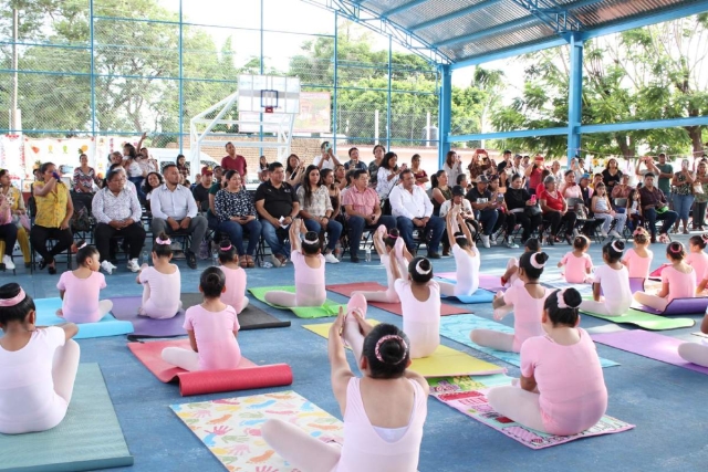 Las participantes del taller de ballet brindaron una demostración de su talento.