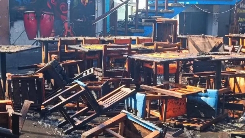 Incendian restaurante El Calamar tras atentado en Coatzacoalcos