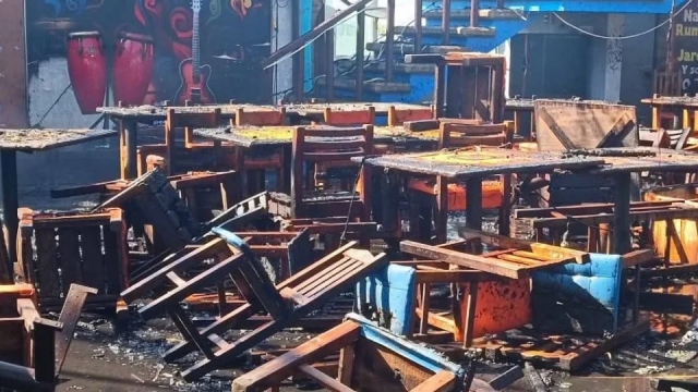 Incendian restaurante El Calamar tras atentado en Coatzacoalcos