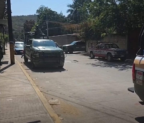  Decenas de elementos de varios cuerpos de seguridad acudieron a Tetecala ante los diversos hechos de violencia que se registraron en poco más de 24 horas.