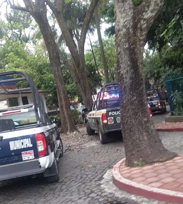 Al lugar del ataque llegaron varios policías.