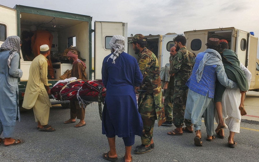 Terremoto de 6.0 en Afganistán deja más de 800 muertos y miles de heridos