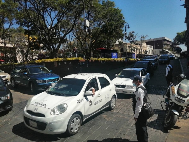 Con el semáforo amarillo aumentó la actividad de los taxistas, confirmó líder del gremio. 