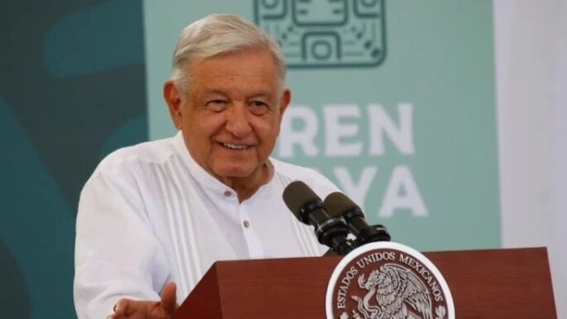 AMLO revela que Bertha Alcalde cedió el cargo de ministra a Lenia Batres