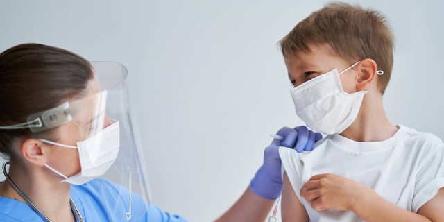 EEUU pagará a niños que se vacunen contra COVID.