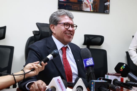 Monreal afirma que no avanzará iniciativa que busca sancionar memes