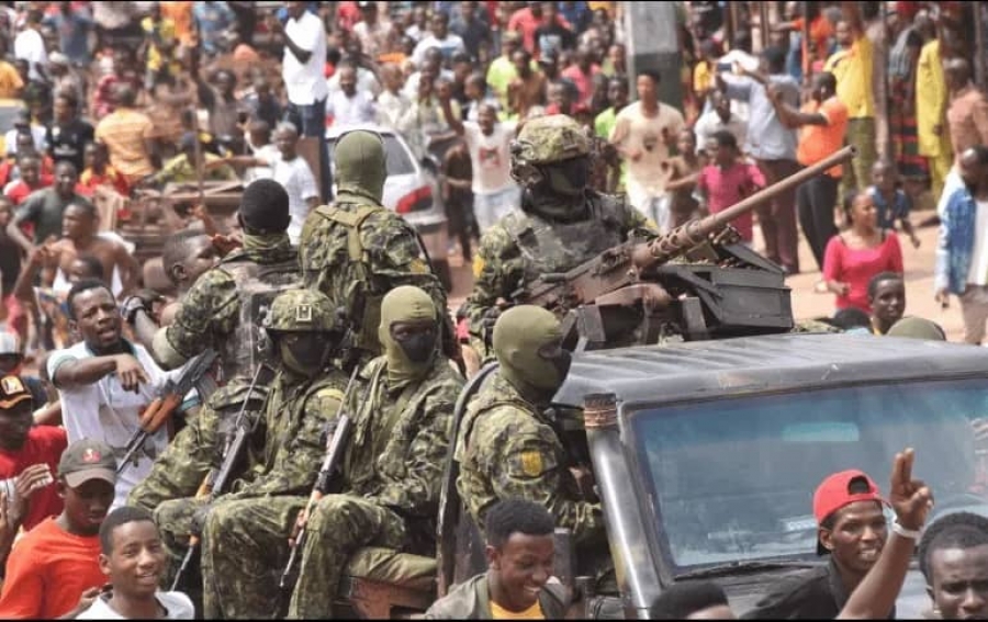 Militares realizan golpe de Estado en Guinea.