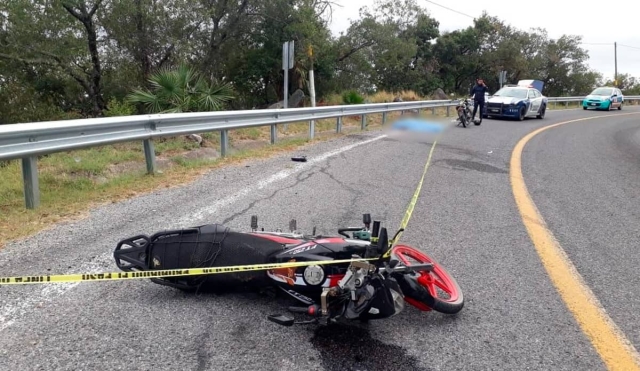 Fallece motociclista al derrapar en Tehuixtla
