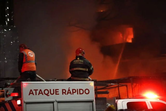 Incendio en inmediaciones del Mercado de Sonora deja afectaciones