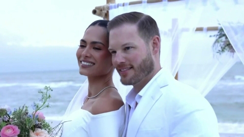 Andrea Meza y Ryan Proctor se casan en una emotiva ceremonia junto al mar
