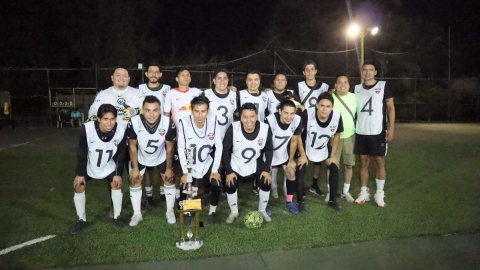 El equipo CDO FC tuvo un primer tiempo casi impecable, y fue de donde sacaron la ventaja para quedarse con el campeonato del Torneo Semanal de Futbol 7 de la cancha Centrofut de Morelos. 