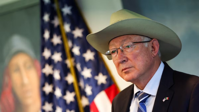 Ken Salazar señala riesgos al T-MEC por las amenazas de Trump