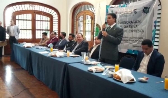 ENTREGA AICREPMOR RECONOCIMIENTOS  A PERIODISTAS DE LA VIEJA GUARDÍA