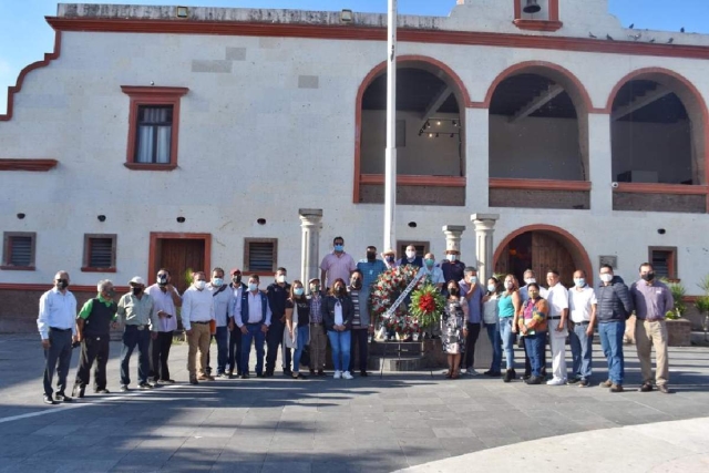 Autoridades municipales conmemoraron el aniversario este martes.