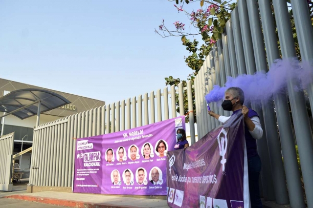 Activistas protestaron en el Congreso para exigir a los diputados federales aprueben la ley Olimpia, que ya fue aprobada por el Senado. 