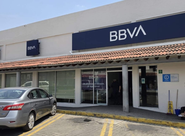 El hombre acababa de retirar el dinero cuando fue abordado por los delincuentes.