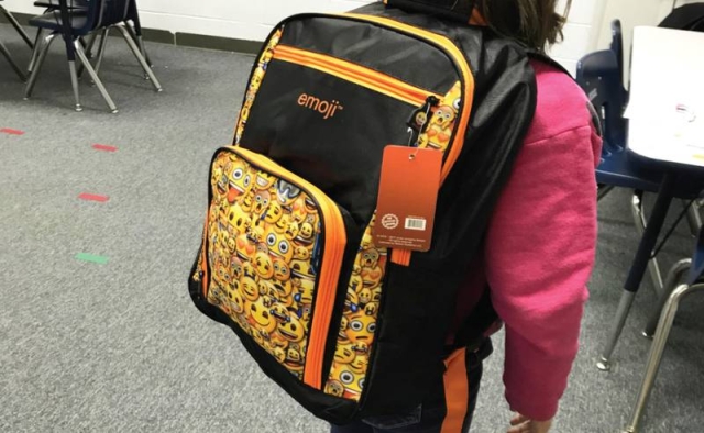 ¿Mochilas como escudo? Regreso a clases en EU promueve venta de bolsas antibalas