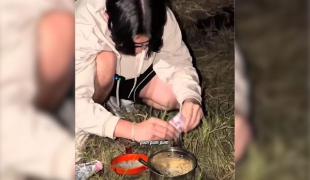 Joven prepara ramen en aguas termales y se vuelve viral