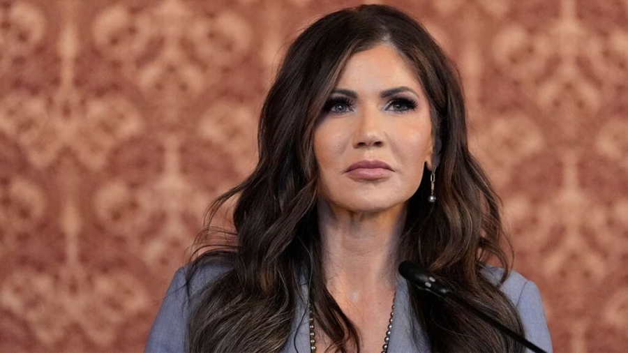 Kristi Noem pide a Sheinbaum compartir datos biométricos con Estados Unidos