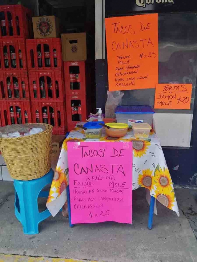 Vende tacos de canasta, pero busca un empleo fijo  