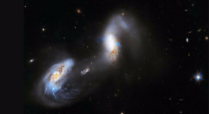 Hubble captura galaxias en interacción extraordinariamente brillantes