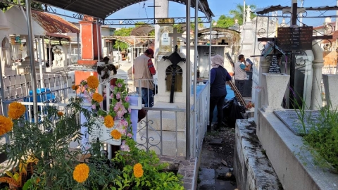 El gobierno municipal ya prepara los panteones para el Día de Muertos.