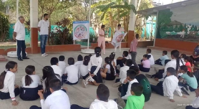 El objetivo de las charlas es que los niños conozcan los beneficios que conlleva una vida saludable.