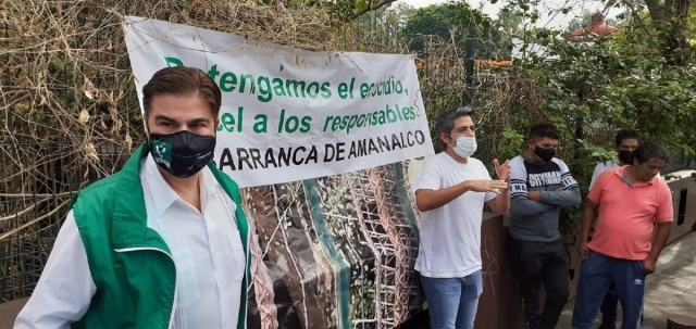 Exigen frenar la obra que invade la barranca de Amanalco