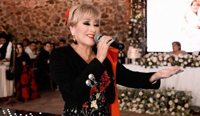 Facebook Nayely Estrella Tapatía