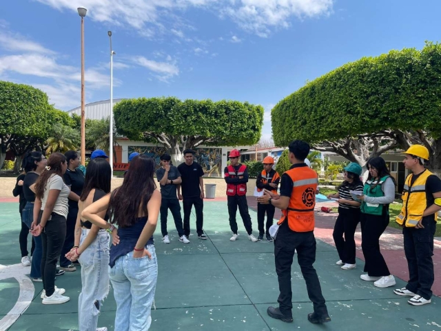 Imparten taller a estudiantes de Cuautla para prevenir inundaciones