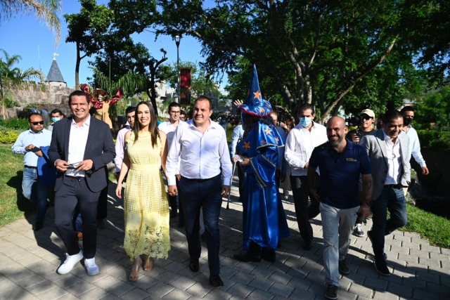 Asisten Cuauhtémoc Blanco y Natália Rezende a inauguración de Mundo Imáyina